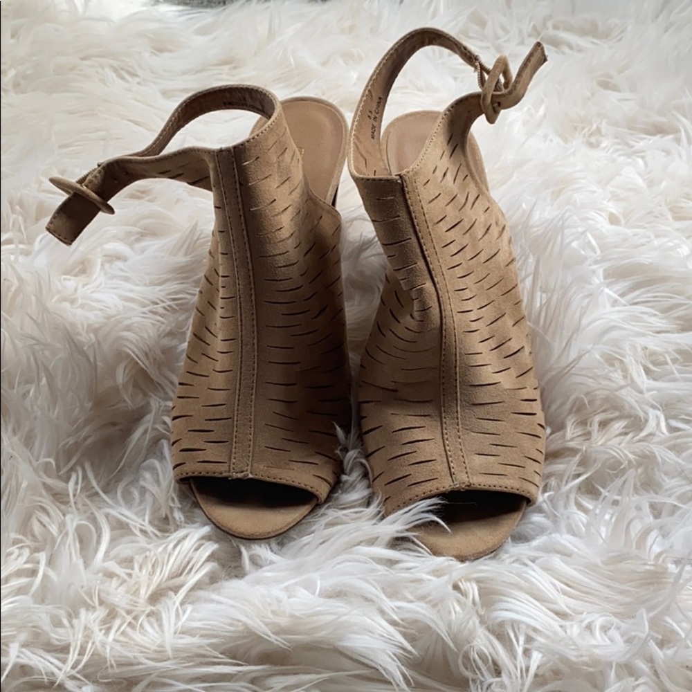 4 inch Tan Open toe shoes